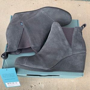 Toms Kelsey Booties Grey Suede sz 8.5